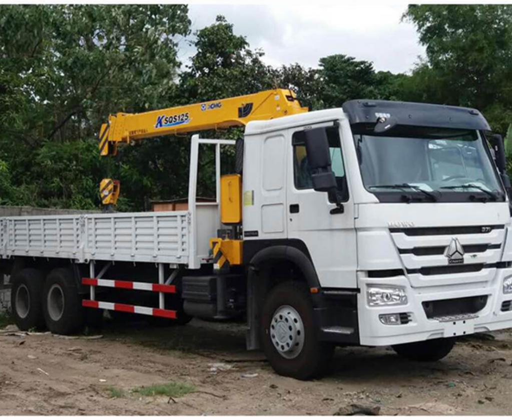 HOWO 16T Truck-Mounted Crane