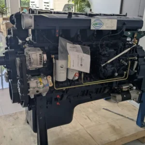 Remanufactured 6-cylinder heavy truck diesel engine with alternator, compressor, filters and starter on a pallet